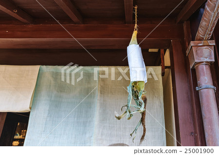 Traditional customs of the castle town Kanazawa Gate of the eaves 25001900