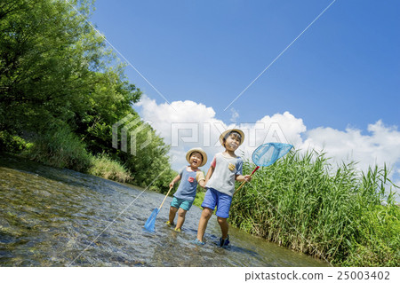 Brothers playing in Ogawa 25003402