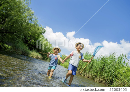 Brothers playing in Ogawa 25003403