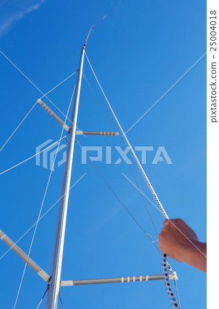 Preparation of the mainsail halyard 25004018