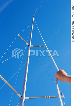 Preparation of the mainsail halyard 25004023