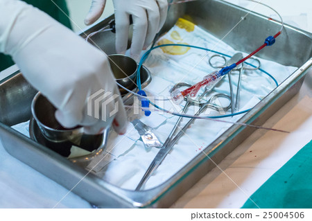 Doctor prepare equipment  25004506