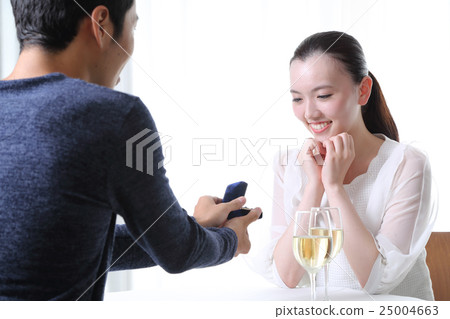 A man who propose A man who propose 25004663