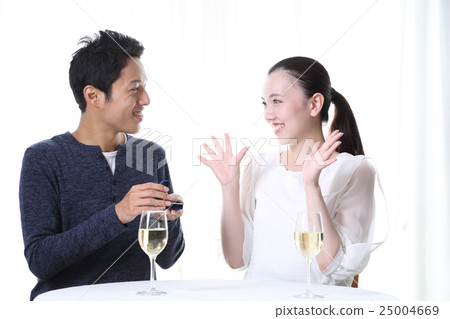 A man who propose A man who propose 25004669