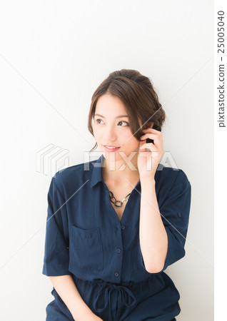 二十多歲的婦女的肖像 二十多歲的婦女的肖像 25005040