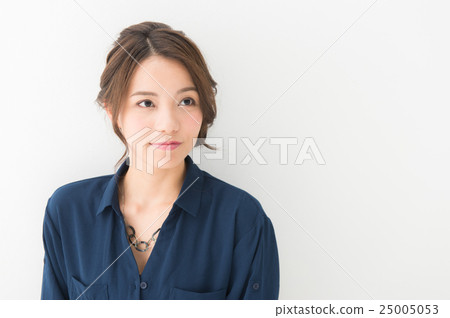 一個女人的表情思考 25005053