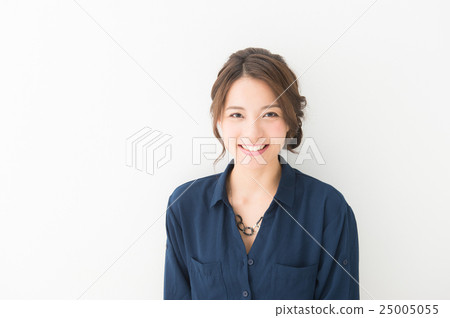 Woman in her 20s wearing a navy blouse Woman in her 20s wearing a navy blouse 25005055