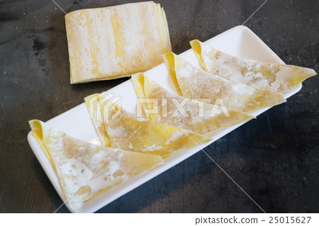 Ready to casting of homemade stuffed dumplings 25015627