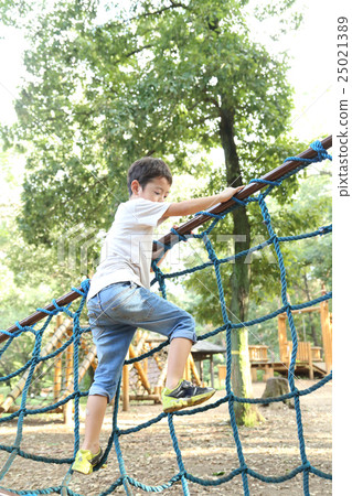 Athletic children 25021389