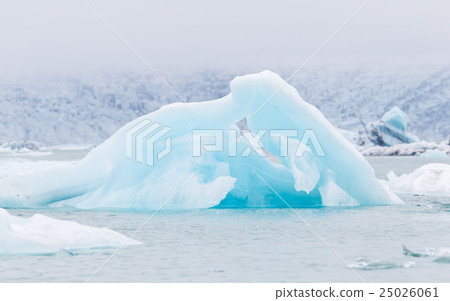 Jokulsarlon is a large glacial lake in Iceland 25026061
