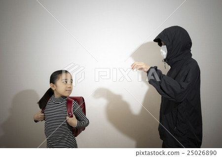 一名可疑人和小學學生的女孩罪行圖像 一名可疑人和小學學生的女孩罪行圖像 25026890