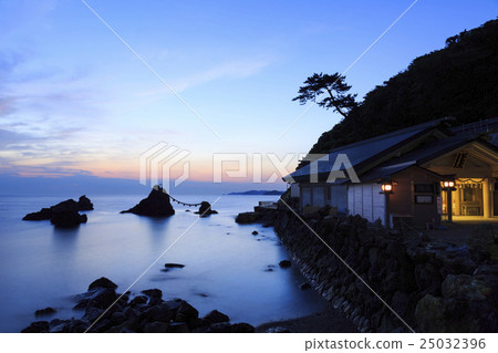 Musou rocks in Mie, Futamiura, and Dawn Musou rocks in Mie, Futamiura, and Dawn 25032396