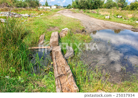 rural old broken dirt road rural old broken dirt road 25037934