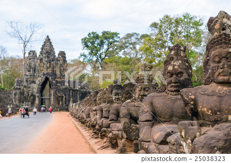South gate of Angkor Thom, Siem Reap, Cambodia South gate of Angkor Thom, Siem Reap, Cambodia 25038323