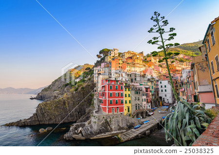 Riomaggiore village, Cinque Terre, Italy Riomaggiore village, Cinque Terre, Italy 25038325