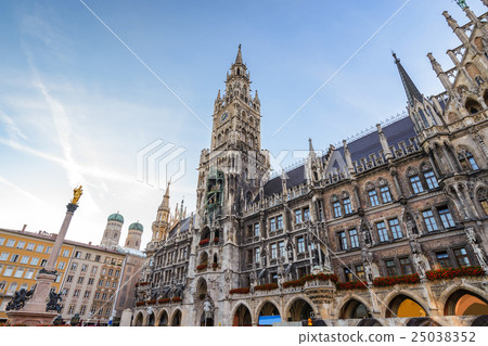 Marienplatz town hall, Munich, Germany Marienplatz town hall, Munich, Germany 25038352