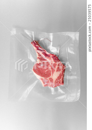 Vacuum sealed rib eye steak 25039575