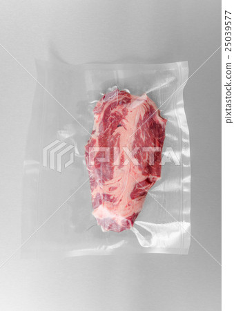 Vacuum sealed Chuck eye steak 25039577