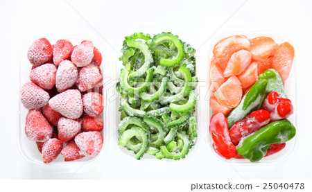 Frozen vegetables, frozen strawberries, bitter gourd and carrots 25040478