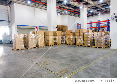 Interior view of the logistics warehouse and inventory products Interior view of the logistics warehouse and inventory products 25045417