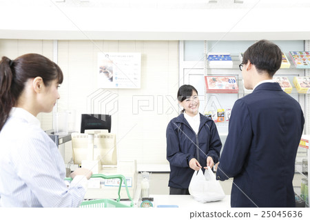 便利店登記女性女性員工客戶服務購物 便利店登記女性女性員工客戶服務購物 25045636