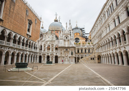Doge's Palace 25047796