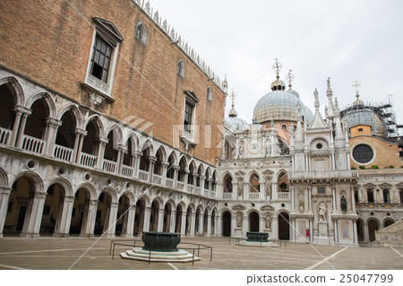Doge's Palace 25047799