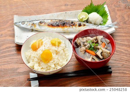 Caution) Steam is retouch synthesis. Taste of autumn "Sanma salt grill, chestnut rice, Kenko juice (mushroom juice)". 25048258