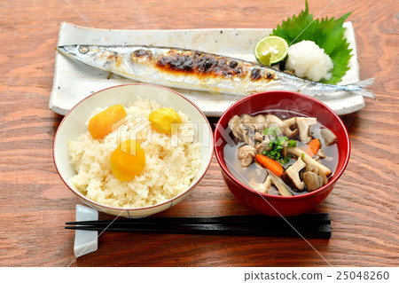 注意）蒸汽是潤飾合成。秋天的味道“三馬鹽燒烤，栗子飯，Kenko汁（蘑菇汁）”。 25048260