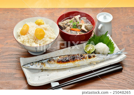 注意）蒸汽是潤飾合成。秋天的味道“三馬鹽燒烤，栗子飯，Kenko汁（蘑菇汁）”。 25048265