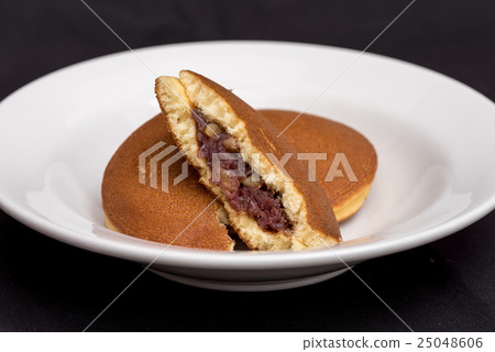 Dorayaki, black, side 1 Dorayaki, black, side 1 25048606