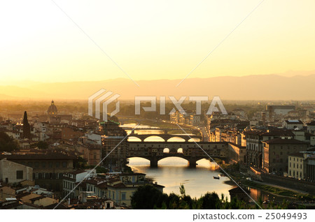 Florence Ponte Vecchio Bridge and Arno River Evening Scenery 25049493