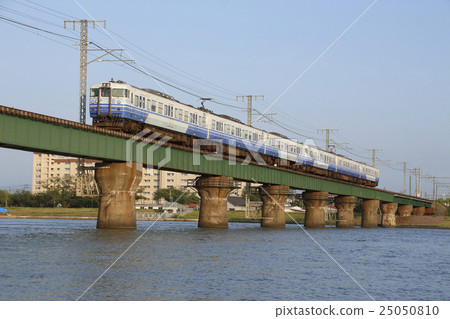 Echigo Line 115 series 6 cars crossing the Shinanogawa bridge Echigo Line 115 series 6 cars crossing the Shinanogawa bridge 25050810