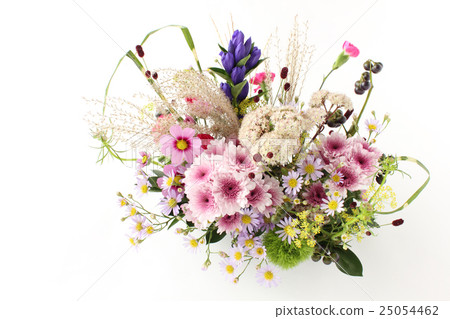 Spray mum and autumn flower arrangement (sideways) 2 25054462