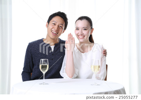 訂婚的情侶 25055277