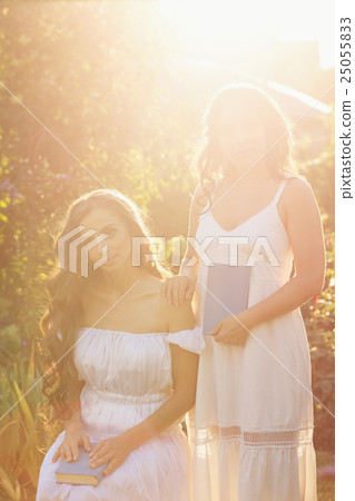Two sisters and books. Sunset 25055833