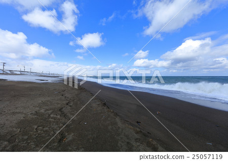 Hamami-shibetsu海岸在早期的春天 25057119