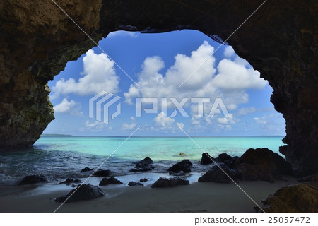 Sea sandy beach of Okinawa Miyakojima 25057472