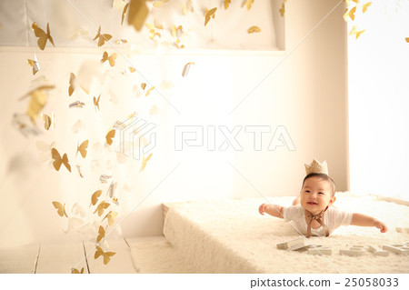 Baby half birthday birthday growth family encounter angel miracle smile angel light Baby half birthday birthday growth family encounter angel miracle smile angel light 25058033