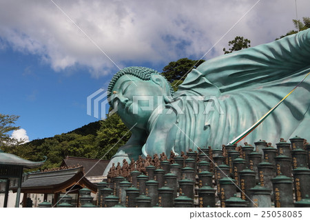 Nirvana statue 25058085