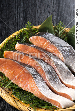 秋天三文魚 25058309