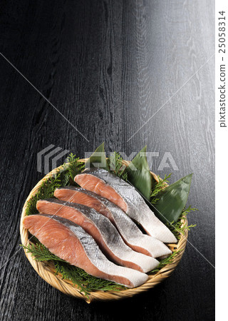 秋天三文魚 25058314
