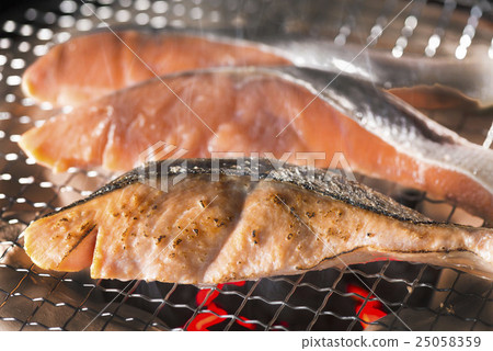 三文魚 三文魚 25058359