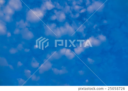 9月的天空和雲彩(3:2更藍色與修飾) 9月的天空和雲彩(3:2更藍色與修飾) 25058726