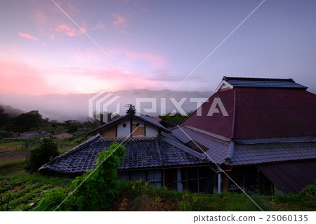 The dawn of a mountain village (Kehara, Yamazoe village, Nara prefecture) The dawn of a mountain village (Kehara, Yamazoe village, Nara prefecture) 25060135