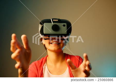 Woman looking though vr 25060866