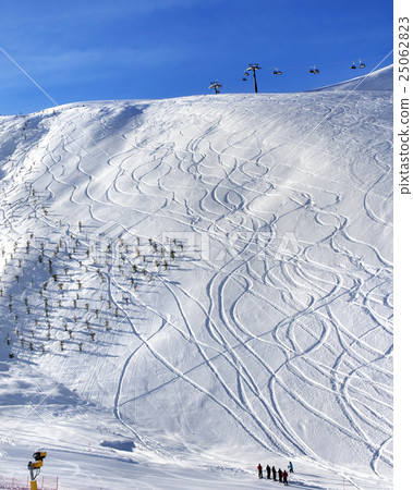 Off-piste slope with trace from ski and snowboard 25062823