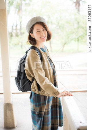 出女性肖像 25063173