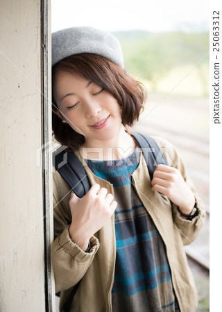 出女性肖像 25063312
