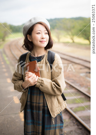 出女性肖像 25063371